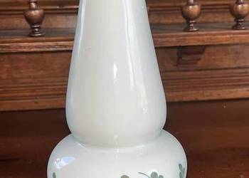Wazon syg. Lubiana. Made in Poland. Biała porcelana z zielonym wzorem.