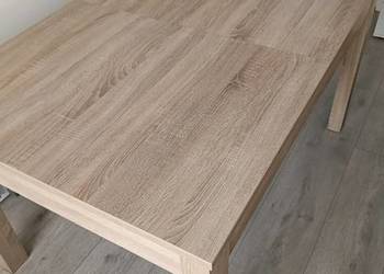 Solidny rozkładany stół