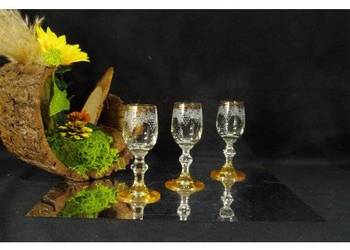 Kieliszki Bohemia vintage winogrona złocone szkło dekoracyjne PRL – 3 szt.