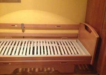 Łóżko rehabilitacyjne na pilota dla chorego fizjoterapeutyczne