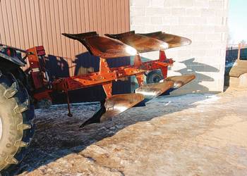 Pług 3 skibowy obrotowy