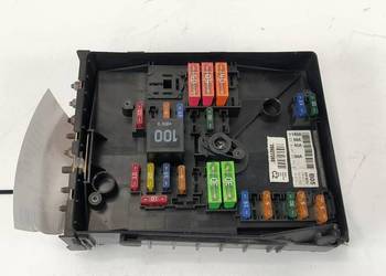SKRZYNKA BEZPIECZNIKÓW VOLKSWAGEN GOLF V