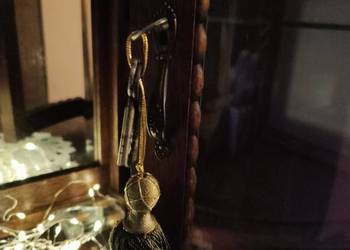 Kredens drewniany przeszklone gablotki lustro fazowane okres międzywojenny