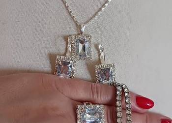 Komplet biżuterii w kolorze srebra