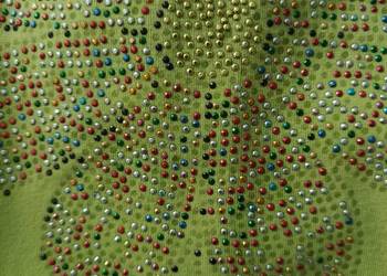 Bluzeczka kanarkowa z kwiatem z koralików