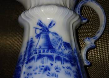 Stary porcelanowy dzbanek
