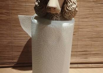 Pudel. Stojak na ręcznik papierowy lub papier toaletowy