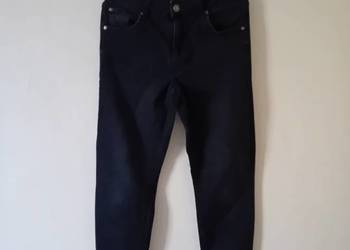 Czarne jeansy Reserved