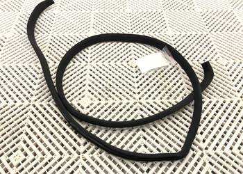 USZCZELKA DRZWI PRZÓD PRAWA MERCEDES W124 Sedan/Limuzyna 84-93