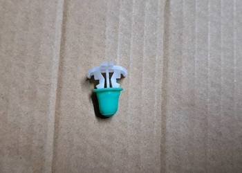 Spinka mocowanie listwy bocznej 3B0853575 VW Passat B5