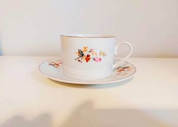 biała filiżanka z talerzykiem vintage, retro, kwiaty, antyk