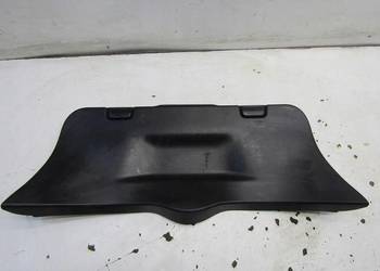 OSŁONA KLAPY TYLNEJ BAGAŻNIKA SUZUKI SWIFT VI MK8 8377152R0