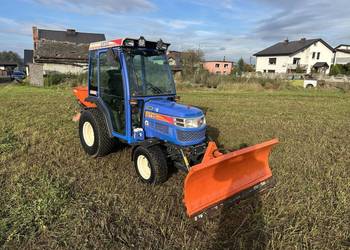 Iseki 4260 z ogrzewaną kabiną 30KM mini traktorek sadowniczy komunalny Iseki 4260 z ogrzewaną kabiną 30KM mini traktorek sadowniczy komunalny