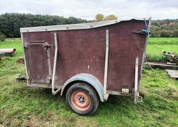 Przyczepa do wożenia zwierząt
