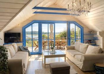 Dom z widokiem na jezioro i własnym pomostem Mazury