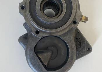 OBUDOWA POMPY V33093200 VALTRA -