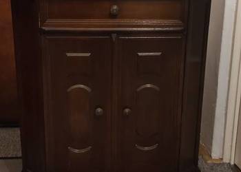 Komoda mała z szufladką w kolorze orzecha