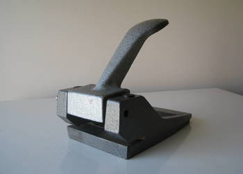 Stary, solidny, duży żeliwny dziurkacz PRL