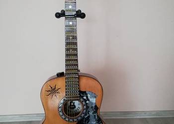 Sprzedam gitarę akustyczną.