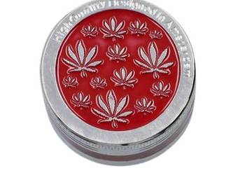 Młynek do Tytoniu Ziół Suszu Grinder Srebrno-Czerwony z Listkami Marihuany