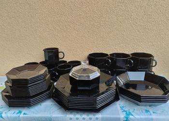 Komplet talerzy czarnych francuskiej firmy Duralex 52 elementy