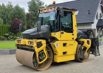 walec Bomag BW 154 AP-4i AM / rozsiewacz BS150 Walec BOMAG BW 154 AP-4i AM…