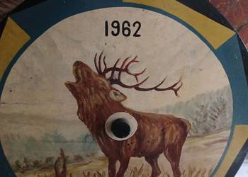 Stara, oryginalna tarcza strzelecka z motywem jelenia, datowana na rok 1962