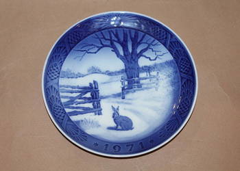 Talerz kolekcjonerski ,, Zając zimą '' Royal Copenhagen 1971 nr 992