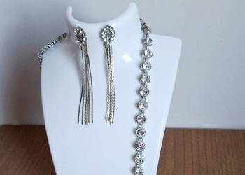 Klasyczne kolczyki wieczorowe i vintage piękna elegancką bransoletka