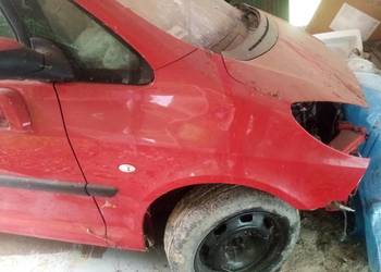 Maska przod Peugeot 1007 kknb czerwona inne