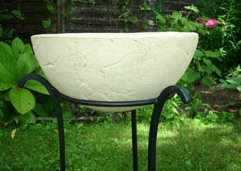 Sprzedam mrozoodporną donicę ceramiczną w stojaku. Śr.40 cm.