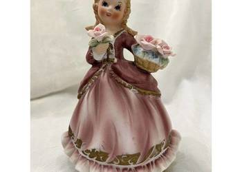 Zabtykowa ceramiczna figurka młodej Damy z pozytywką