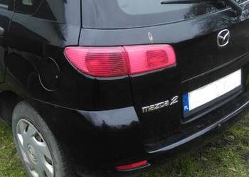 mazda 2 lampa lewa tylna w błotnik