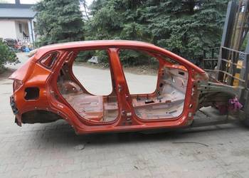 PRÓG PRAWY SŁUPEK BOK RENAULT CAPTUR