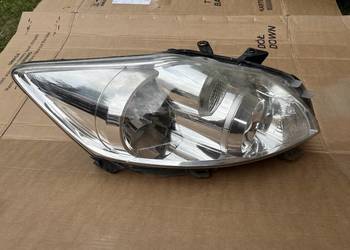 Lampa prawy przód Toyota Auris I LIFT 8111002A40