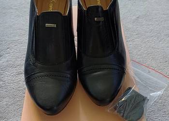 Piękne czarne skórzane czółenka damskie marki Grodecki