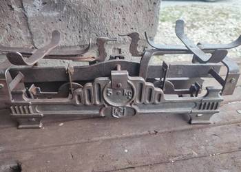 Stara, żeliwna waga szalkowa