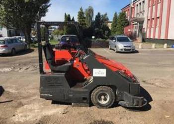 Zamiatarka spalinowa Power Boss 9XR rok 2015 Hako