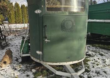 Przyczepa do przewozu koni