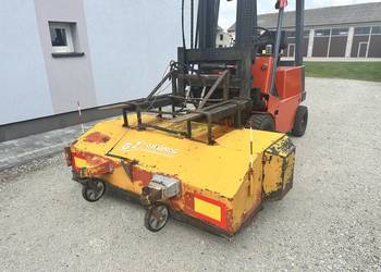 Zamiatarka szczotka z koszem 2m naped hydrauliczny widlak ładowarka