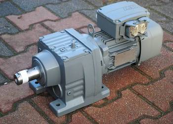 Motoreduktor 0.55kw. 17obr./min. z hamulcem . SEW