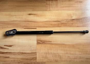 Prawy siłownik tylnej klapy Yaris III 11-20 68960-0D170