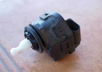 VW Up silniczek regulacji lampy przód 2012 - 2020r