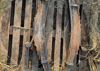 Resory Star1142/200 Przód i tył! Stan Dobry! Oryginalne!