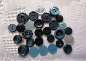Niebieskie guziki sztuk 30.Pasmanteria. Niebieskie guziki sztuk 30.Pasmanteria.