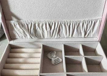 Szkatułka na biżuterię, zamszowa