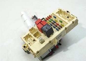 SKRZYNKA BEZPIECZNIKÓW FIAT STILO 51711819 Hatchback 01-10 1.9 80KM