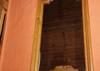 Lustro wiszące w stylowej ramie