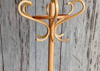 Sprzedam drewniany  wieszak stojący .Ten mebel to elegancki,   wieszak stoj
