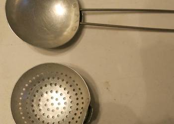 Rzemieślniczej produkcji składana chochelka i cedzak do klusek